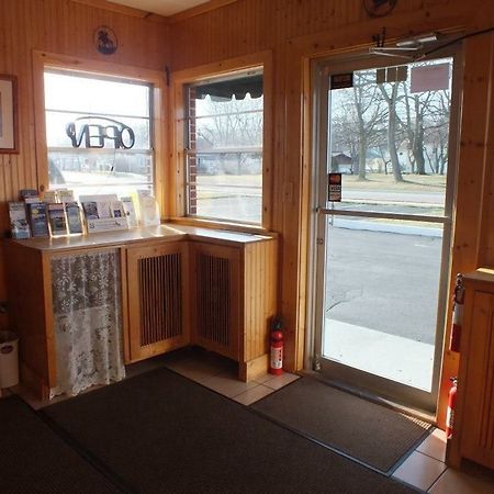 Little Riverside Motel & Marina Manistee Luaran gambar